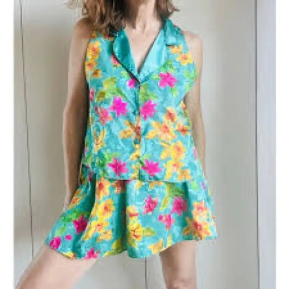 Gold Label Vintage Victoria’s Secret Sleeveless Floral Pajama Set Sz M